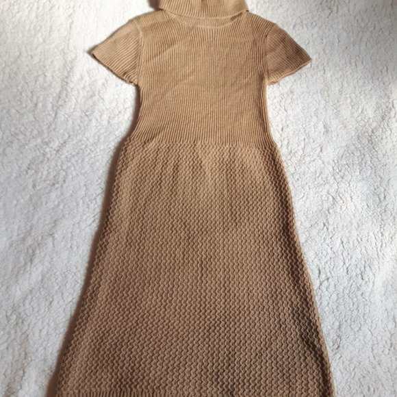 Gorgeous fall sweater dress. - Picture 6 of 11